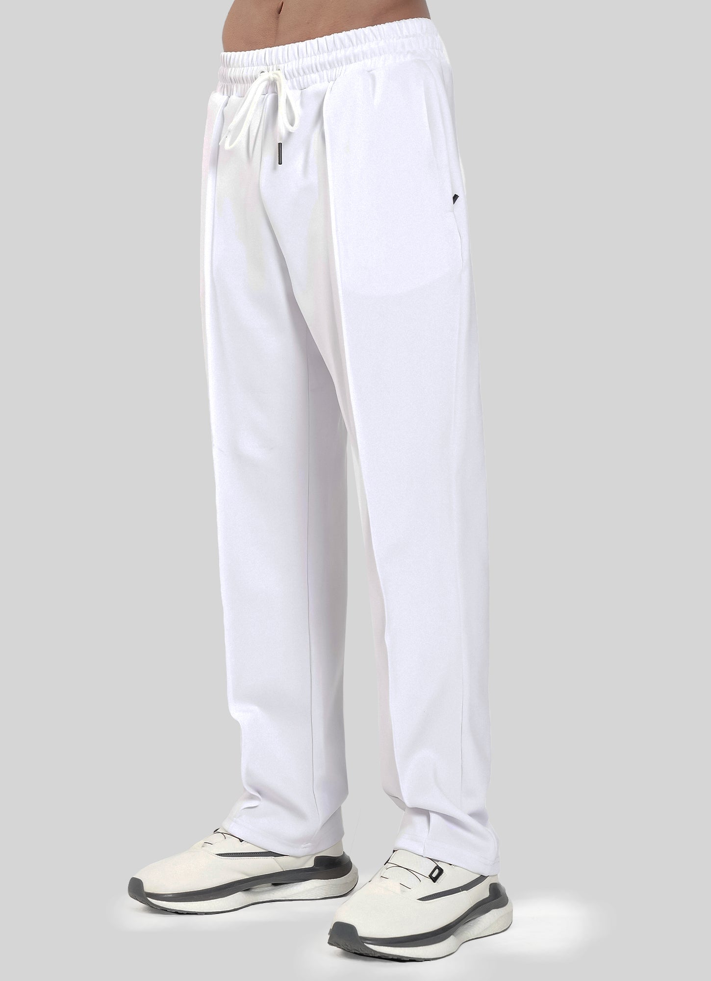 Relaxed Pleated Trouser - White